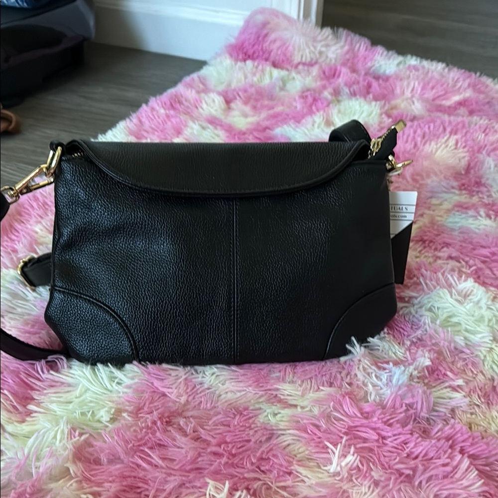 Sleek Black Leather Crossbody Bag with Matte Finish